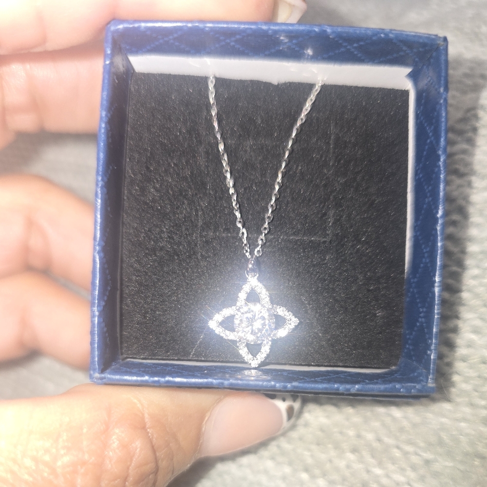 Elegant Silver Pendant Necklace